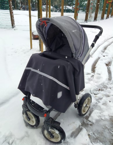 Wielofunkcyjny kocyk z wodoodpornego materiału softshell, czarny